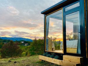camera legno e vetro sulle colline emiliane