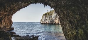 grotta sul mare