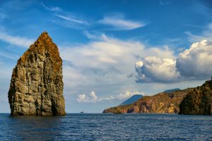 Scogli in mezzo al mare